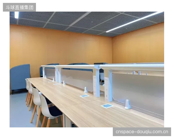 同济大学声学研究所对比测试发现：在同等穿孔率下，采用三角形微孔的铝合金板比圆形和方形孔具有更大的声阻，吸声带宽提升了近一个倍频程